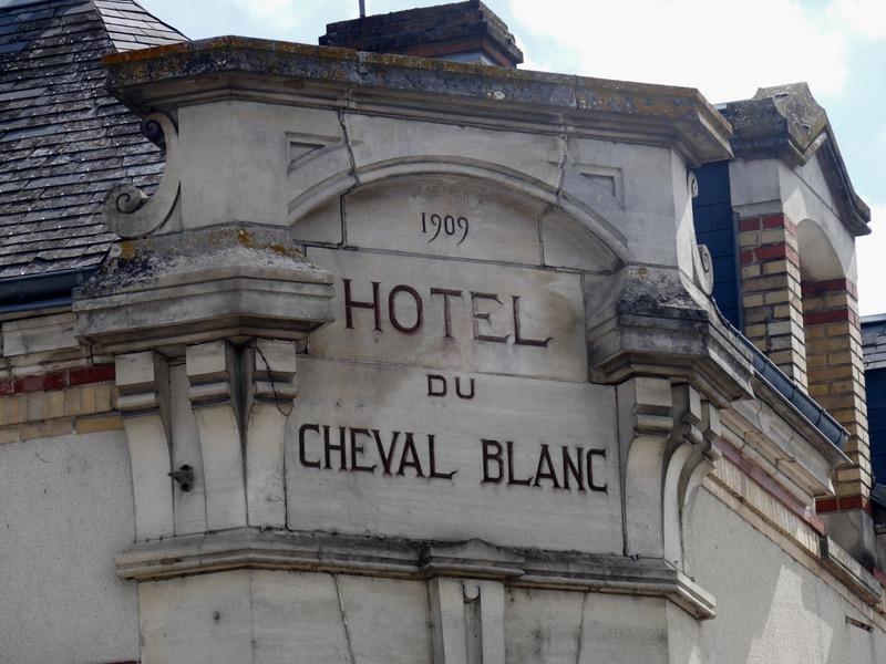 Le Cheval Blanc Hotel Jargeau Ngoại thất bức ảnh